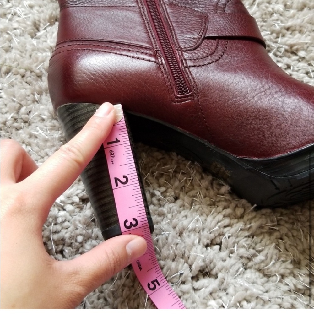 clarks burgundy leather booties - Picture 3 of 5